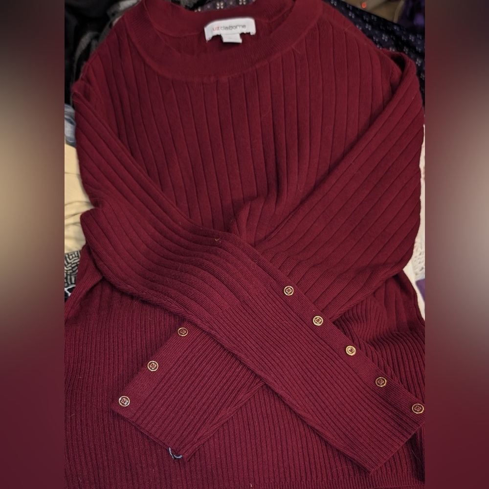 ❤️$3/$20 Liz claiborne Marion dark red mock neck gold button sweater large New